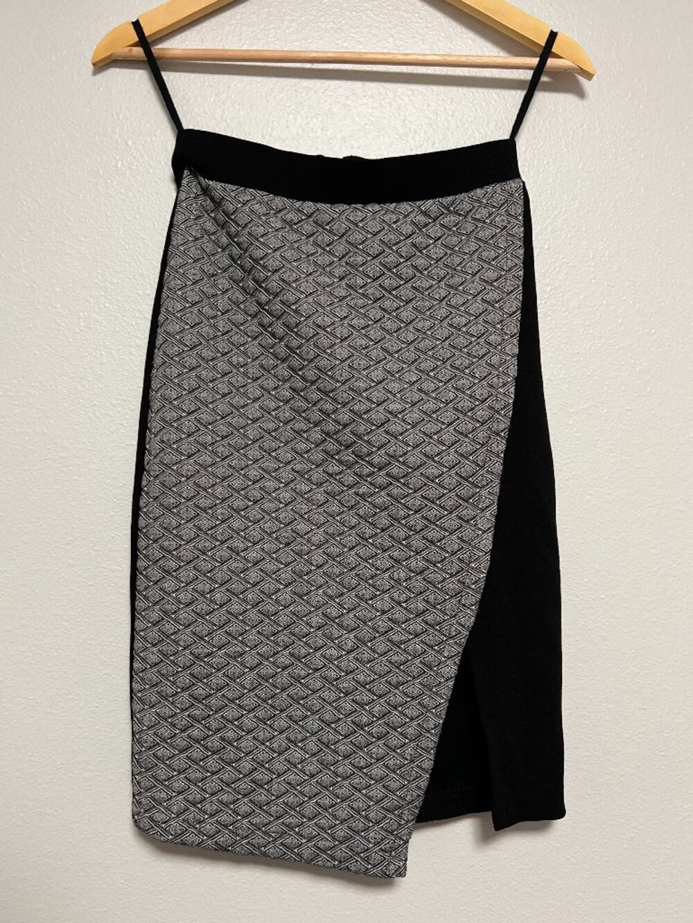 Anthropologie HD in Paris Faux Wrap Geometric Jacquard Pencil Skirt US 2 Black